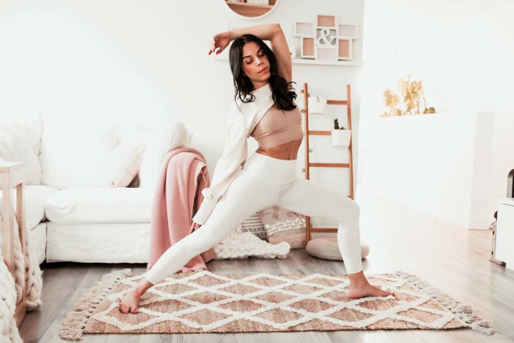 Routine de yoga pour ouvrir le coeur et corriger le dos voûté | Namasté & Coco Latté