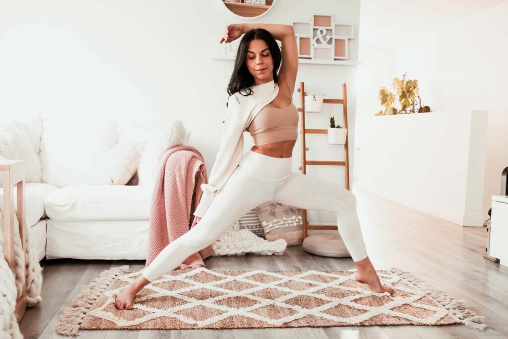 Routine de yoga pour ouvrir le coeur et corriger le dos voûté | Namasté & Coco Latté