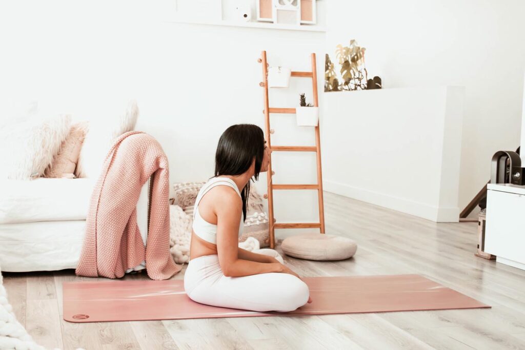 Routine de yoga pour soulager la nuque et les douleurs cervicales | Namasté & Coco Latté