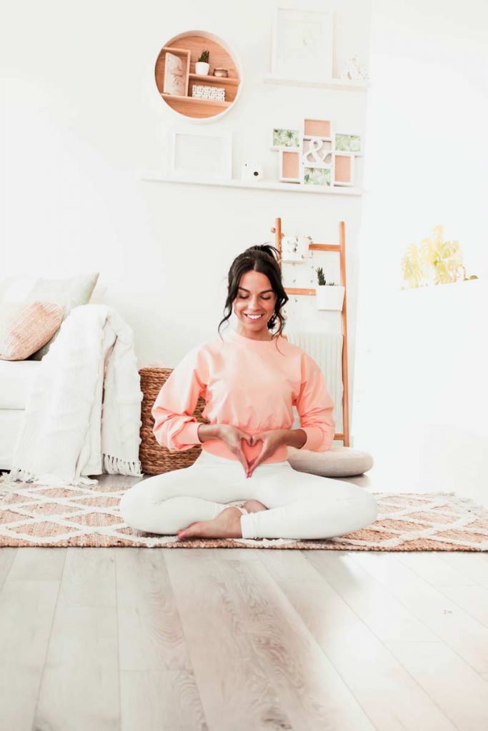 Séance de yoga restauratif pour soulager l’intestin irritable | Namasté & Coco Latté